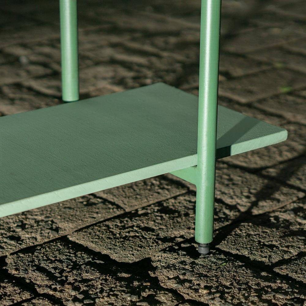 Adjustable feet on shelf base for uneven floors